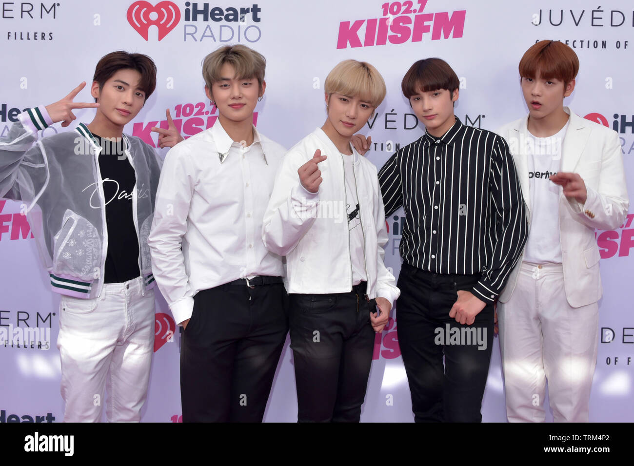 K pop boy band txt hi-res stock photography and images - Alamy