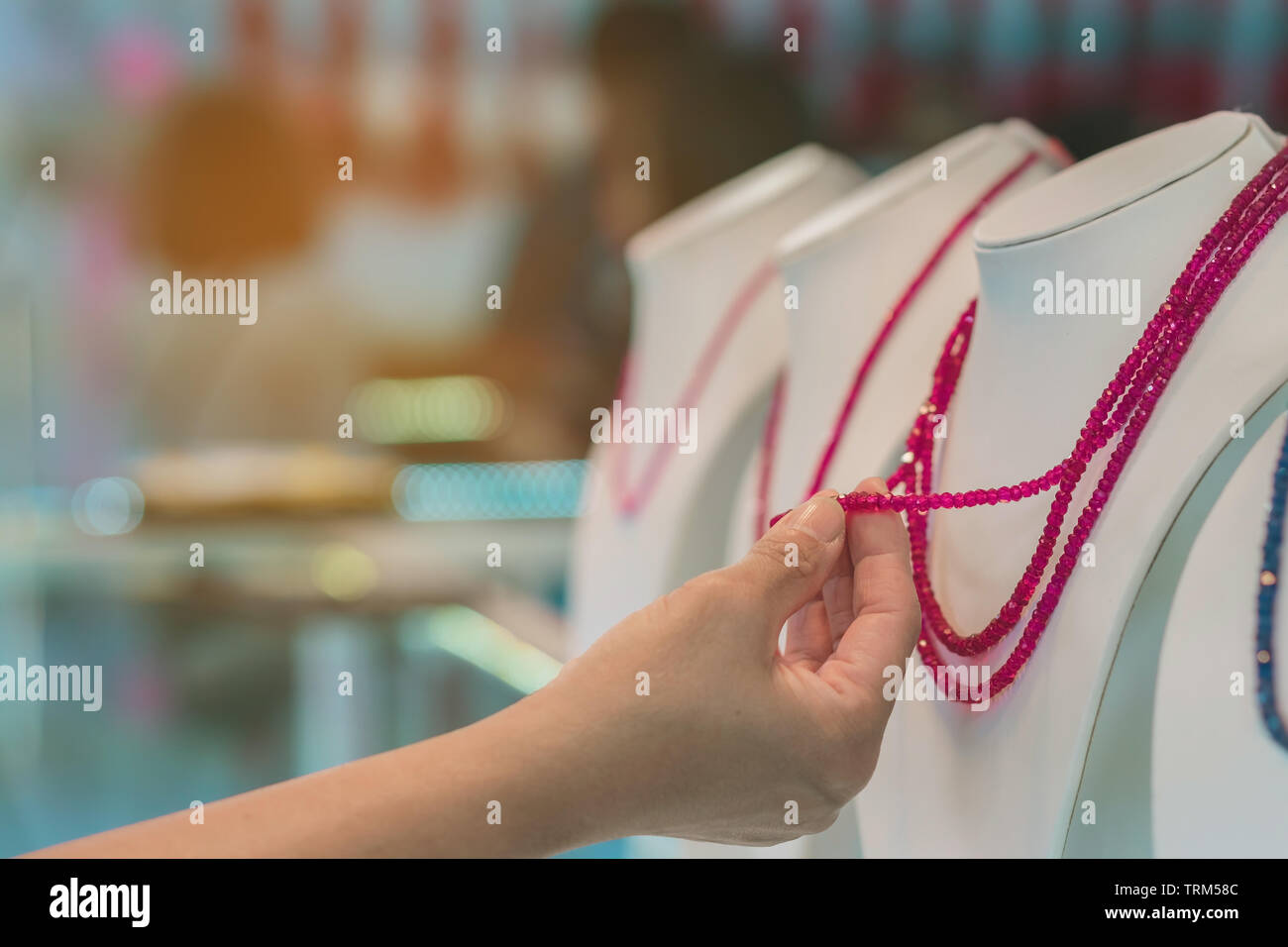 Tourists choose to buy jewelry from gemstones in Myanmar's jewelery