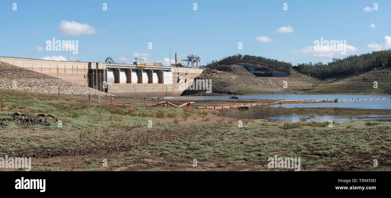 May 2019 Keepit Dam, Gunnedah, Australia: In 2016 the dam was at near peak capacity but now due to the ongoing drought it is virtually empty at 0.6% Stock Photo