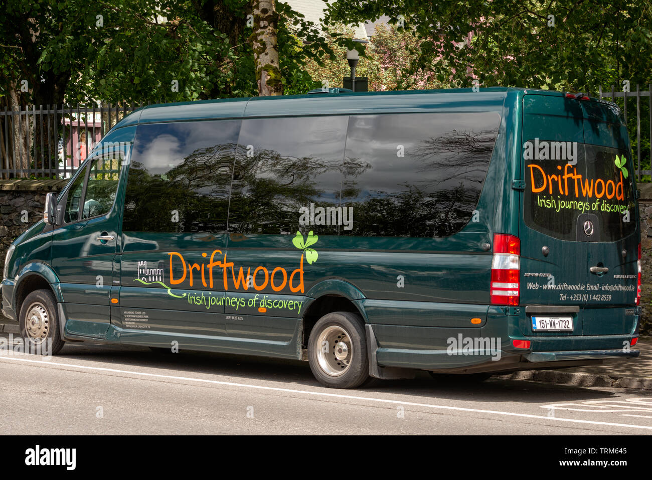 Driftwood tour minibus. Tourism Ireland. Small group tours Ireland. Stock Photo