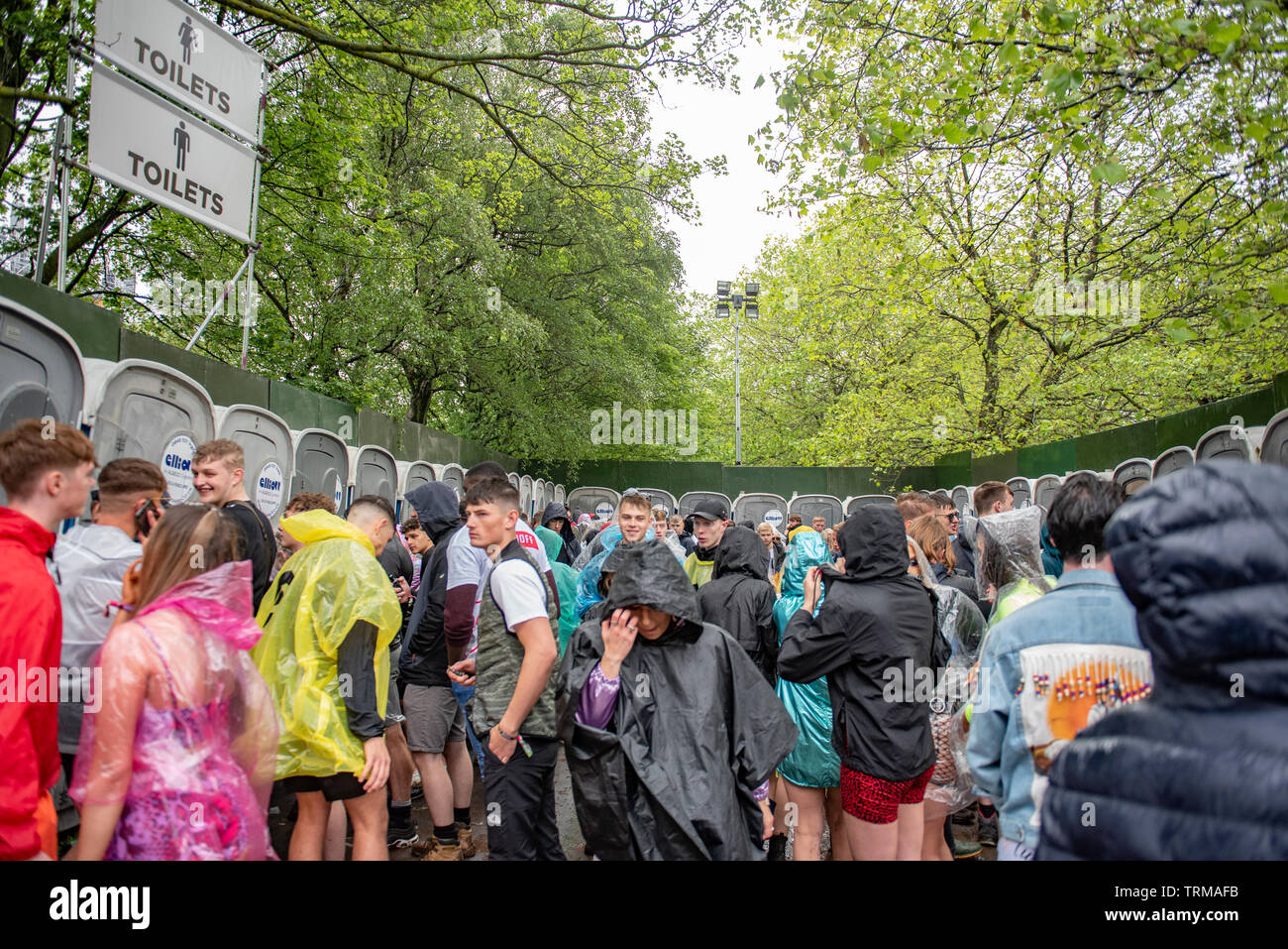 Manchester, UK. 08th June 2019. Huge queues for the toilets at a wet and muddy Parklife Festival 2019, 2019-06-08 Stock Photo