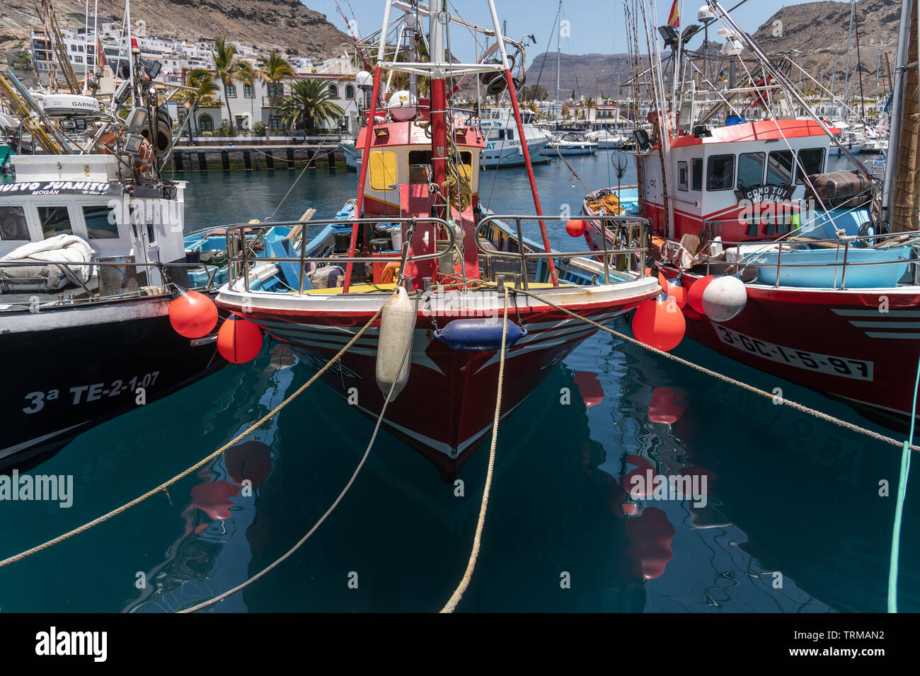 Fischkutter im Hafen von Puerto de Mogán auf Gran Canaria Stock Photo