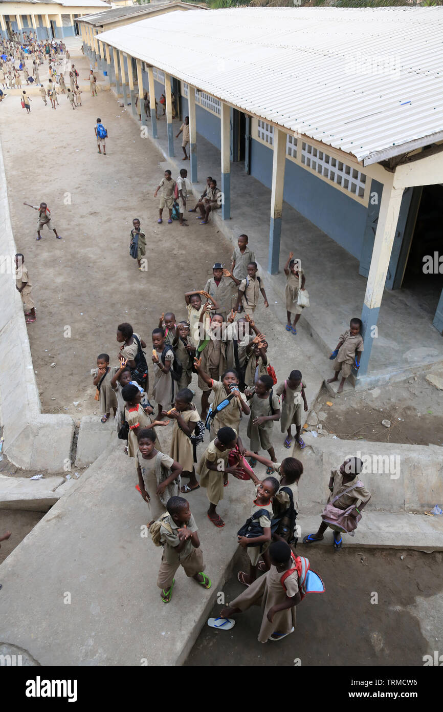 Recreation Ecole Primaire D Adjalle Lome Togo Afrique De L Ouest Stock Photo Alamy