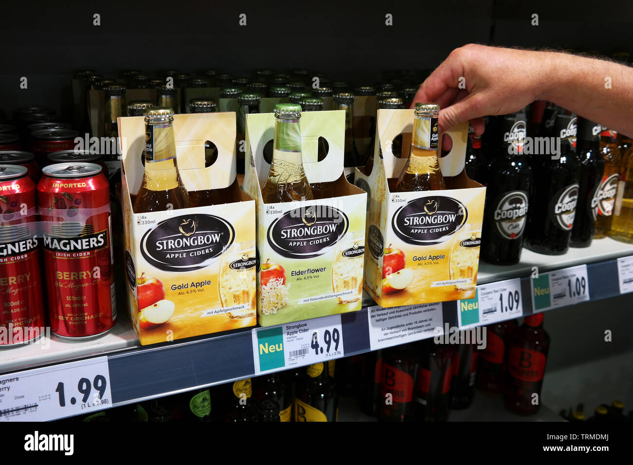 Strongbow apple ciders in a store Stock Photo - Alamy