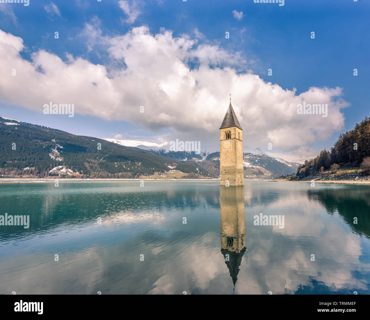 Lake Reschen with sunken Churchtower, Curon Vinosta, Italy Stock Photo