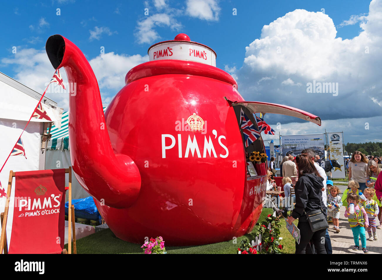 A Pimms alcoholic drinks teaptot stall Stock Photo
