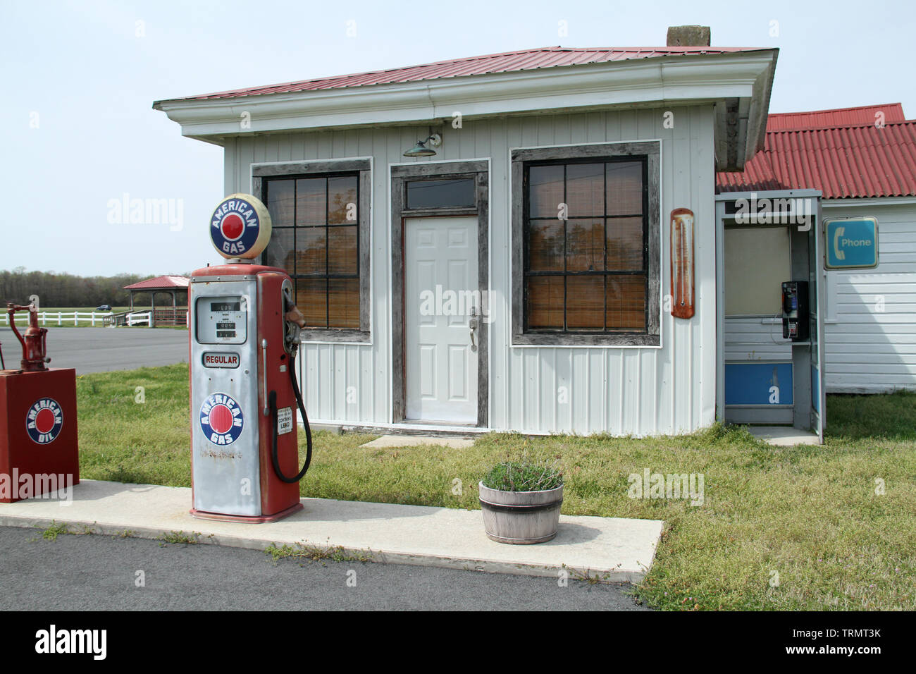 Old Gas Station High Resolution Stock Photography and Images Alamy