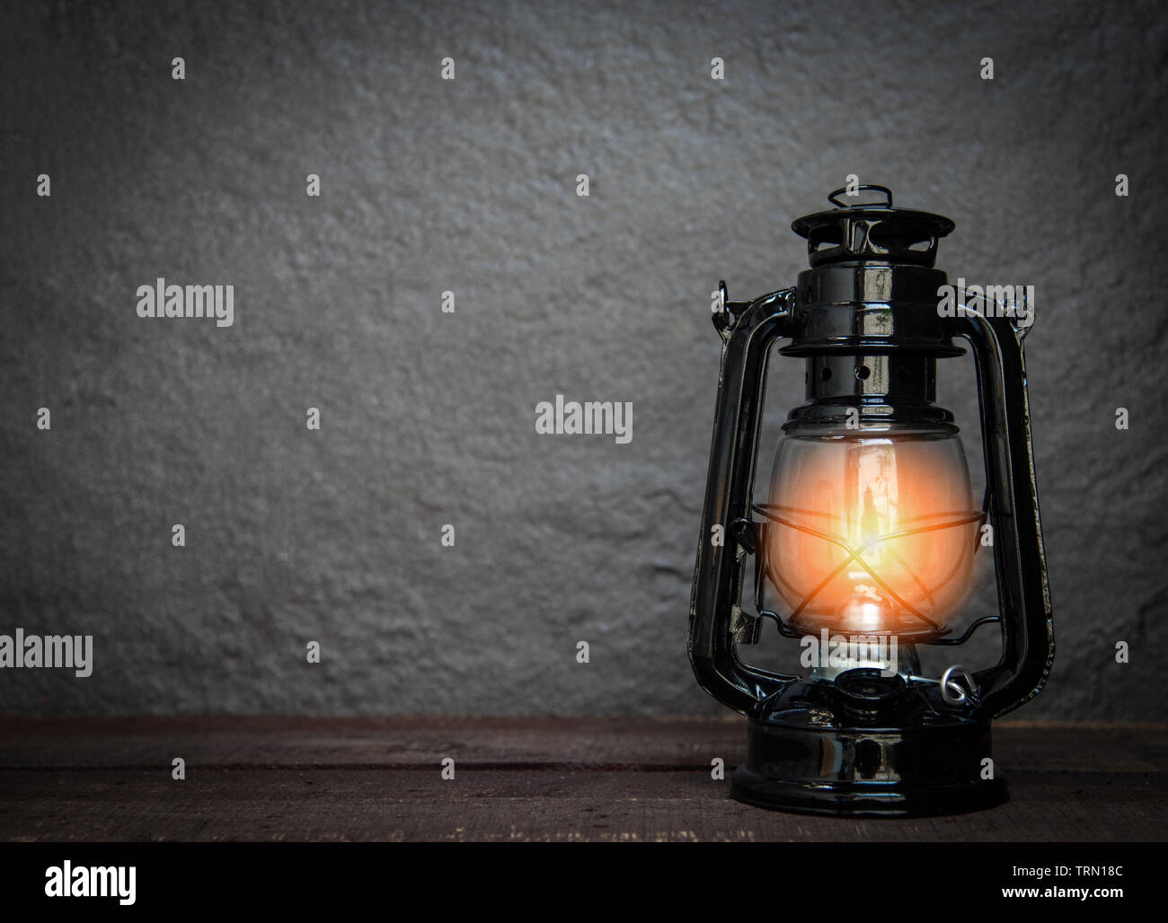 deed het vrouwelijk logica Oil lamp at night on a dark background / old Lantern vintage classic black  Stock Photo - Alamy