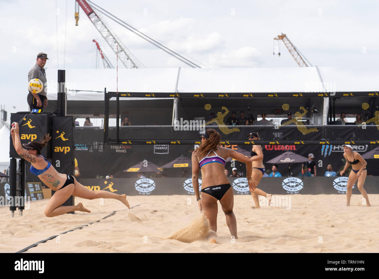 Karissa Cook/Jace Pardon competing against Caitlin Ledoux/Geena Urango  in the 2019 New York City Open Beach Volleyball Stock Photo