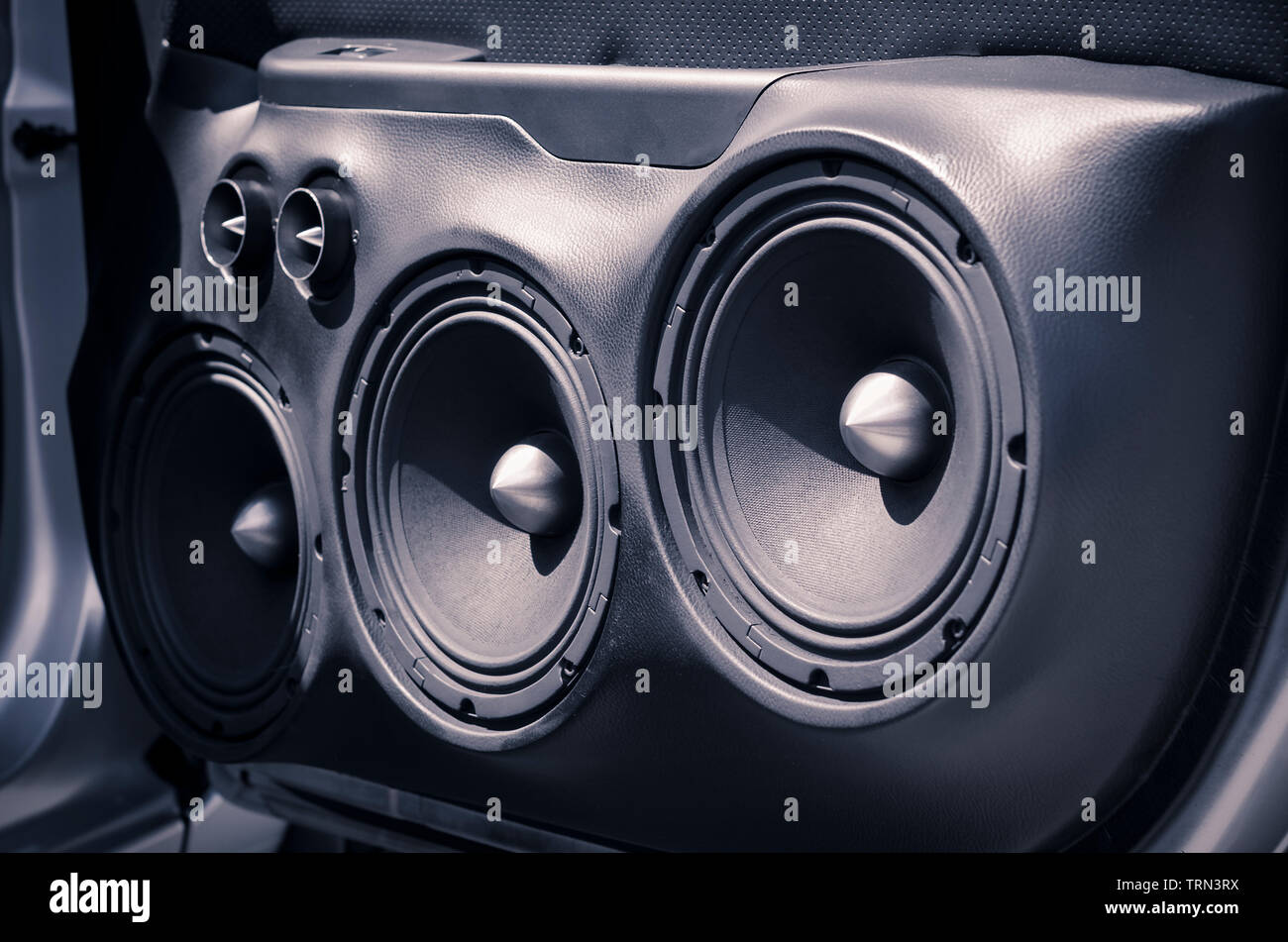 Audio auto amplifier car fotografías e imágenes de alta resolución - Alamy