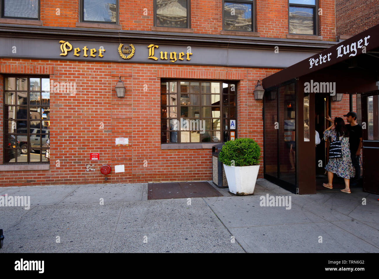 Peter Luger Steak House, 178 Broadway, Brooklyn, NY. exterior storefront of a steakhouse in the Williamsburg neighborhood. Stock Photo