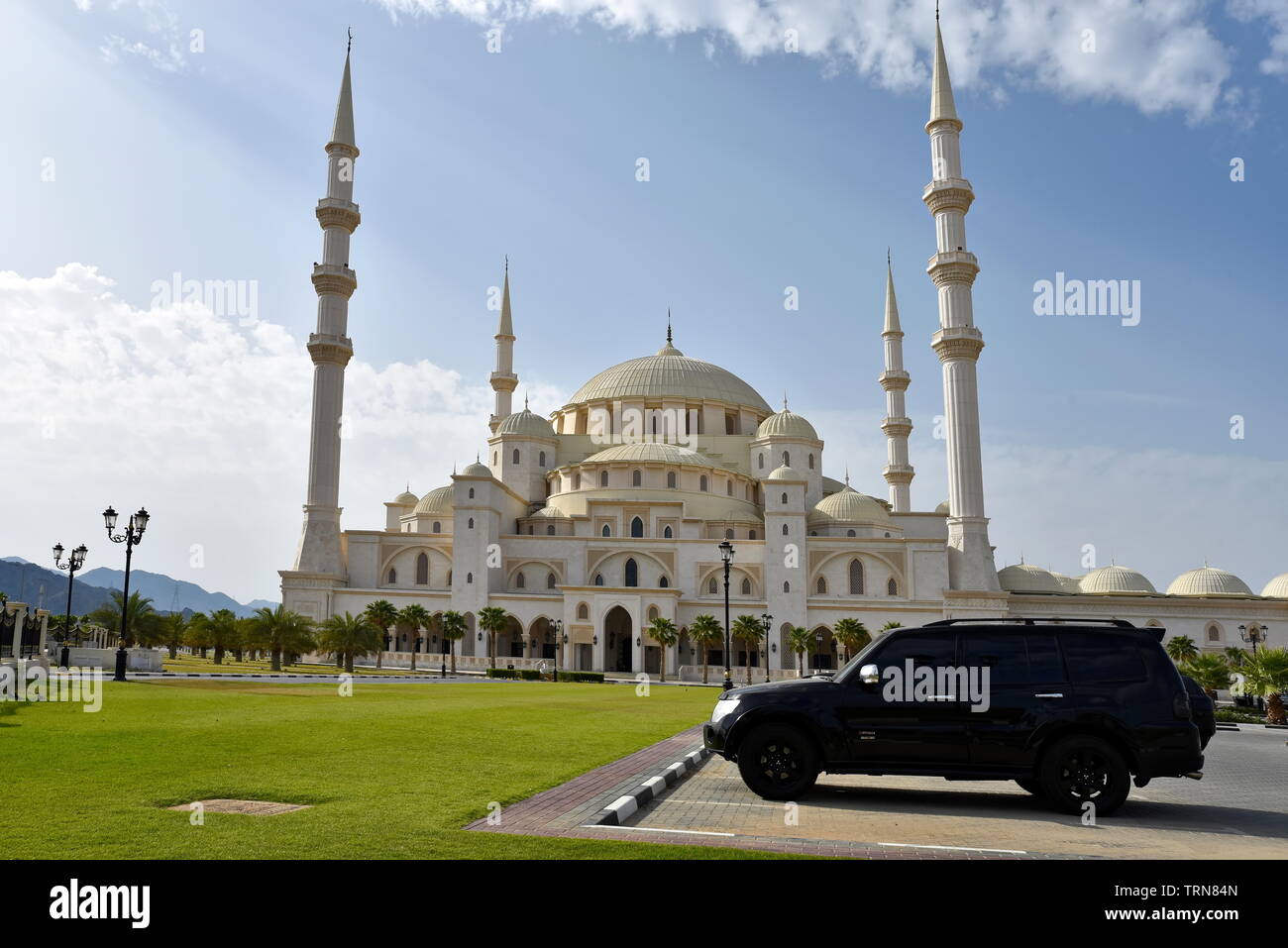 Grand Sheikh Zayed Mosque, Fujairah, United Arab Emirates, June 4, 2019. Black Mitsubishi Pajero and the view of the mosque in the day Stock Photo