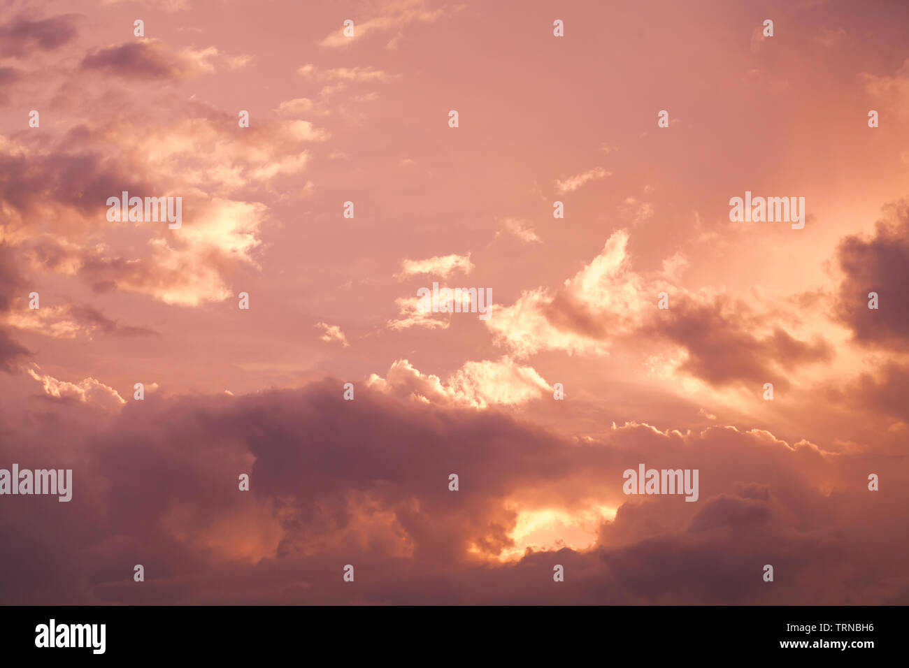 Colorful cloudy sky sunset hi-res stock photography and images - Alamy