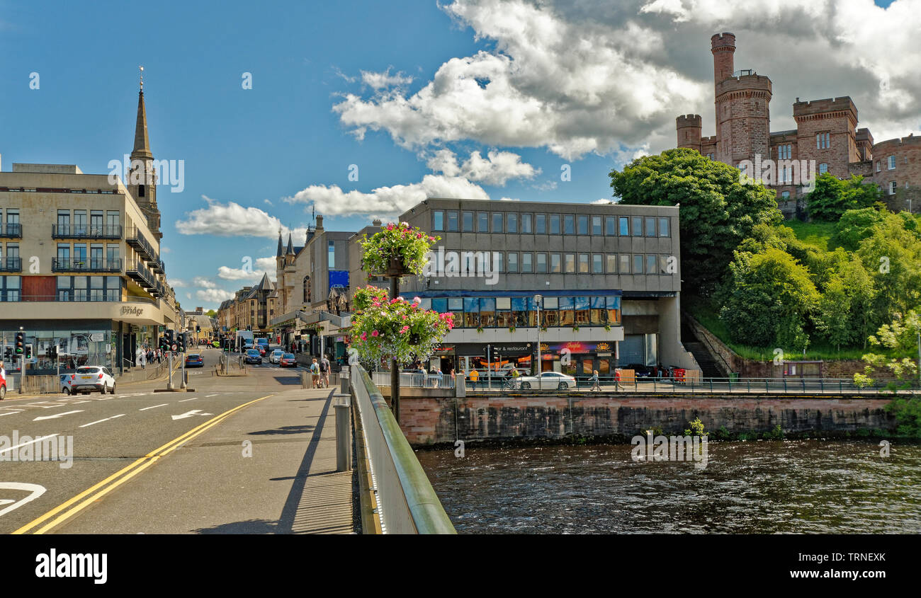 Riverside street hi-res stock photography and images - Alamy
