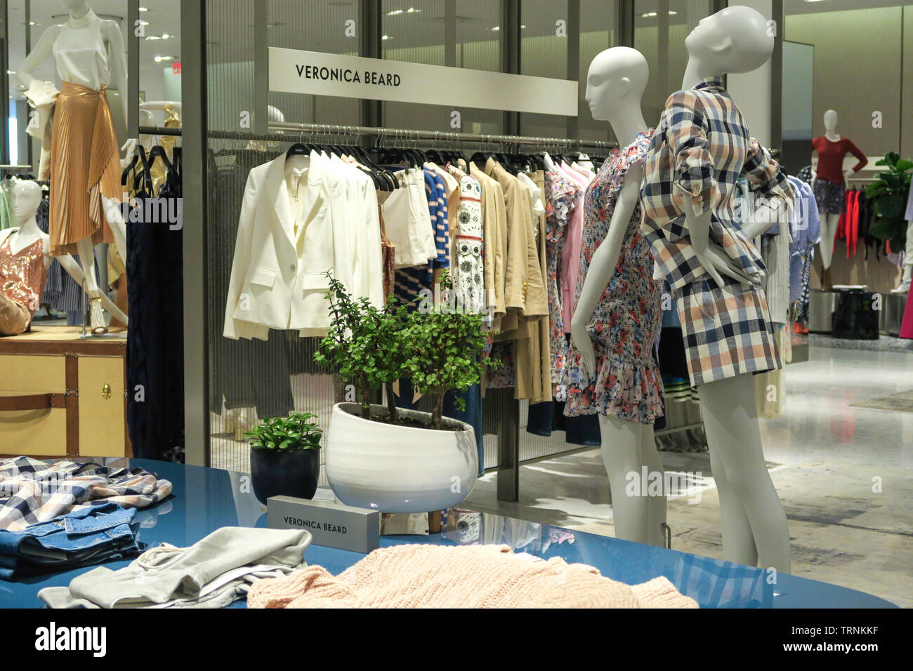 Beverly Hills, CA/USA - Neiman Marcus store in Beverly Hills is boarded up  after being looted during the Black Lives Matter protests Stock Photo -  Alamy