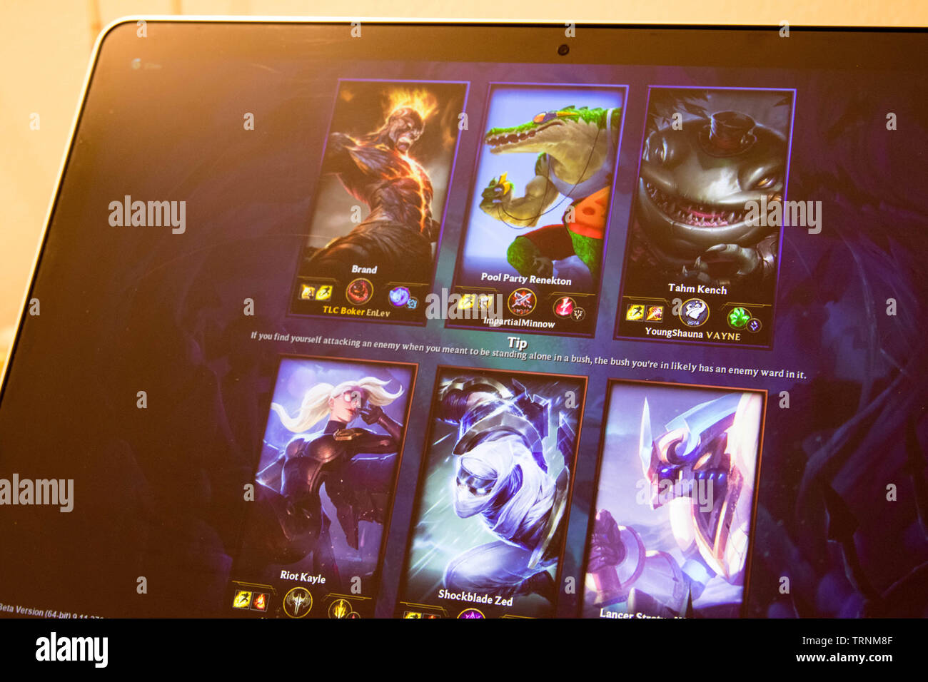 Pool Party Login Screen - League of Legends