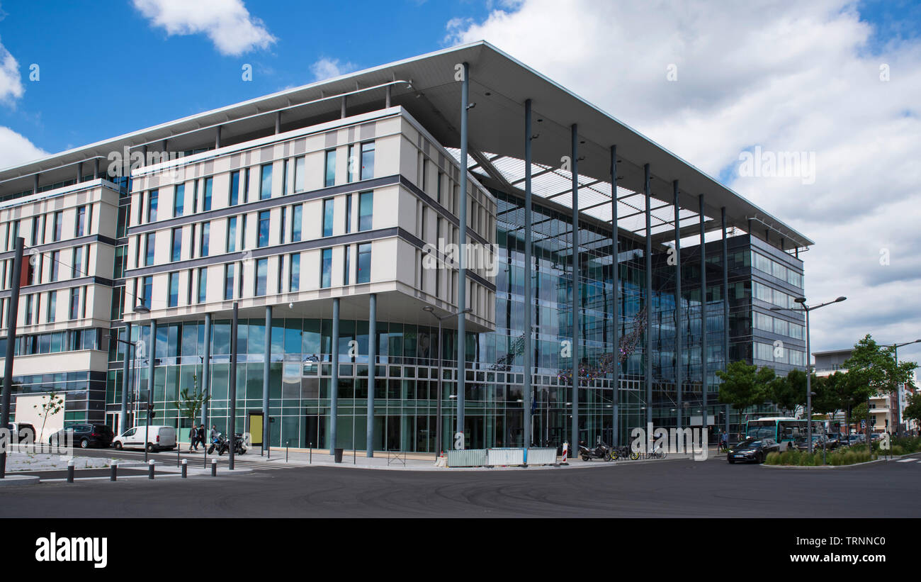 Modern office building in an industrial area Stock Photo Alamy