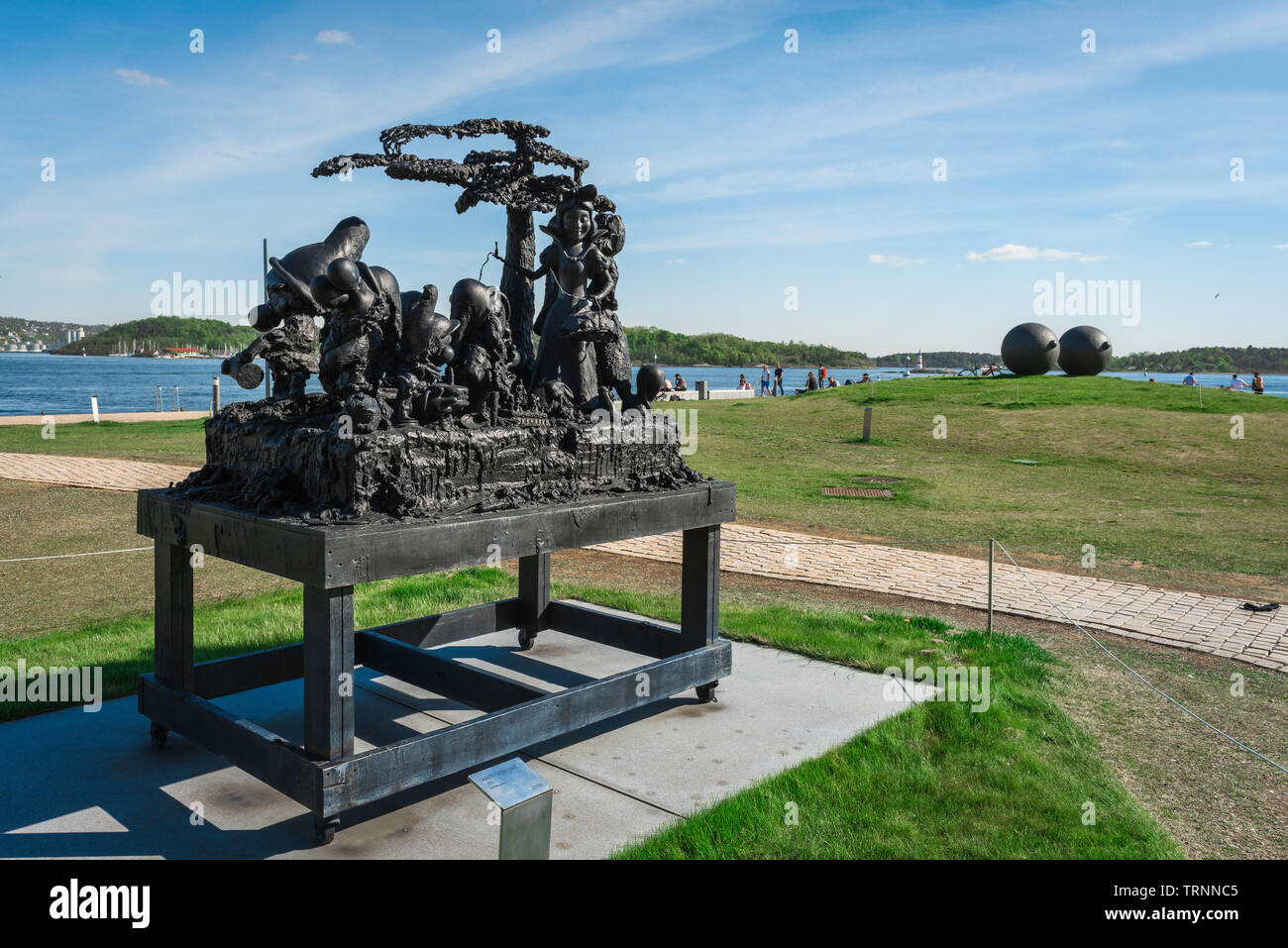 Tjuvholmen Sculpture Park, view of sculptures by Paul McCarthy (front) and Louse Bourgeois in the Sculpture Park in Oslo beach, Norway. Stock Photo