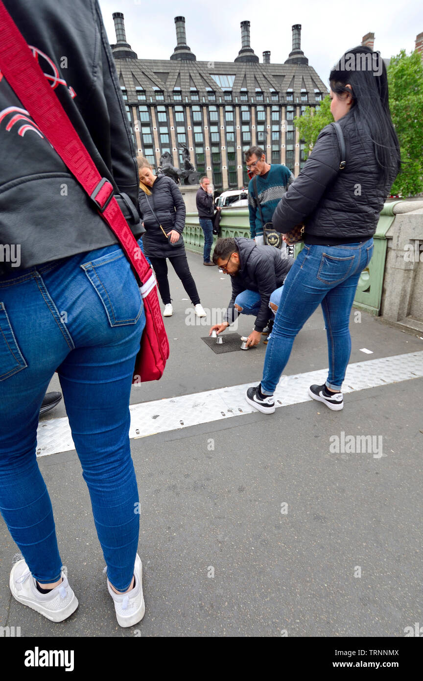 London, England, UK. Illegal Cup and Ball / 3 Cups Trick on Westminster Bridge, trying to con money from passing tourists Stock Photo