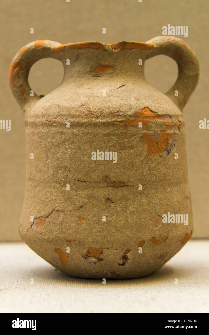 Terracotta Double Handled Pot. 2nd-1st Century BC. Sirkap, Taxila Pakistan. Department of Archaeology and Museums. Stock Photo