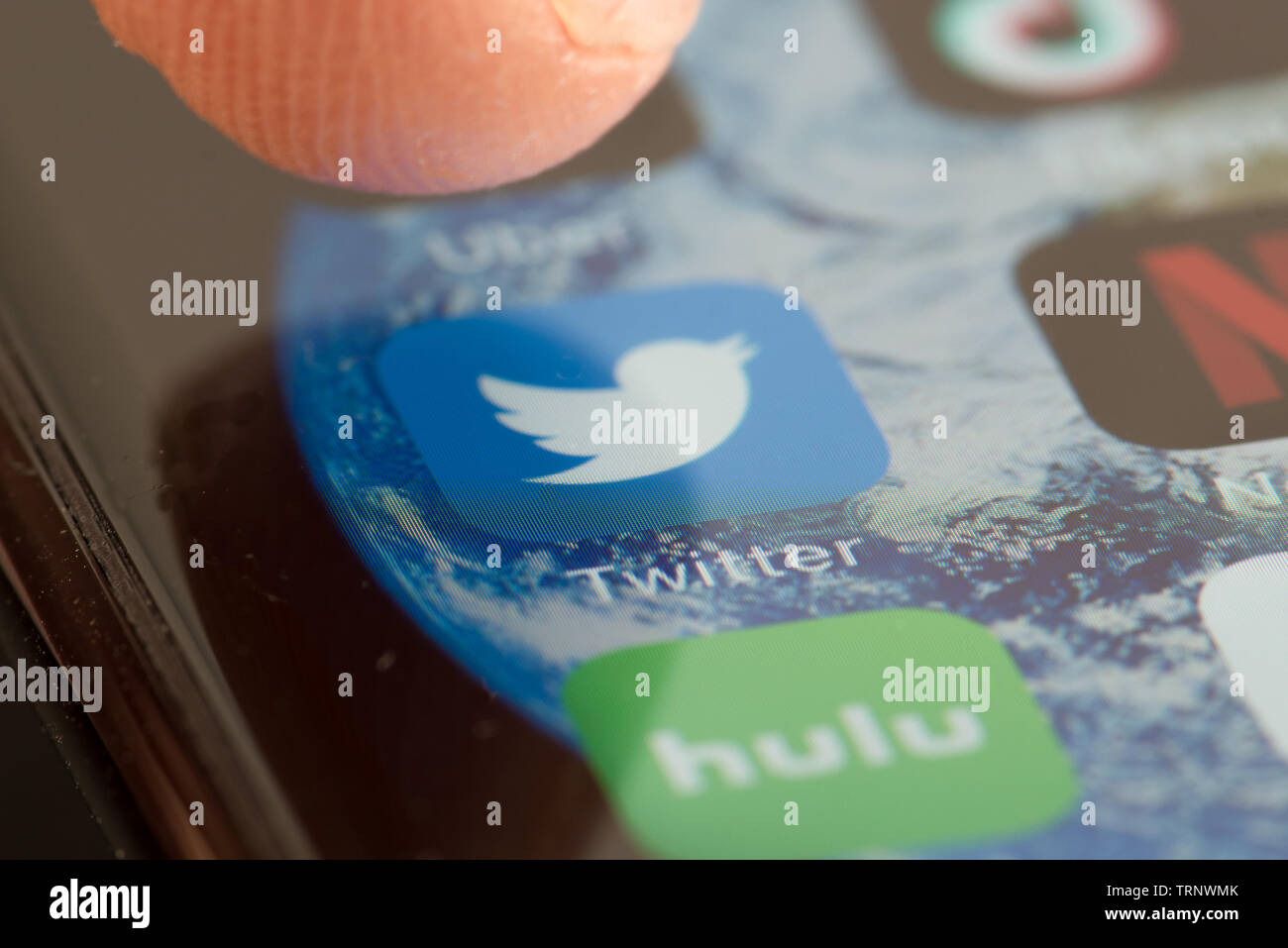 Person using twitter 2019 hi-res stock photography and images - Alamy