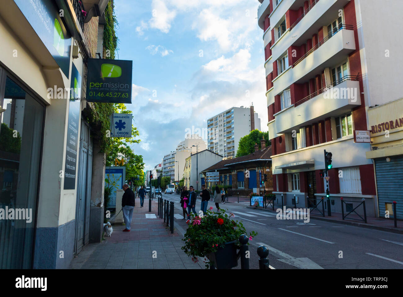 Malakoff, FRANCE, Paris Suburbs, Modern Architecture, Street Scene