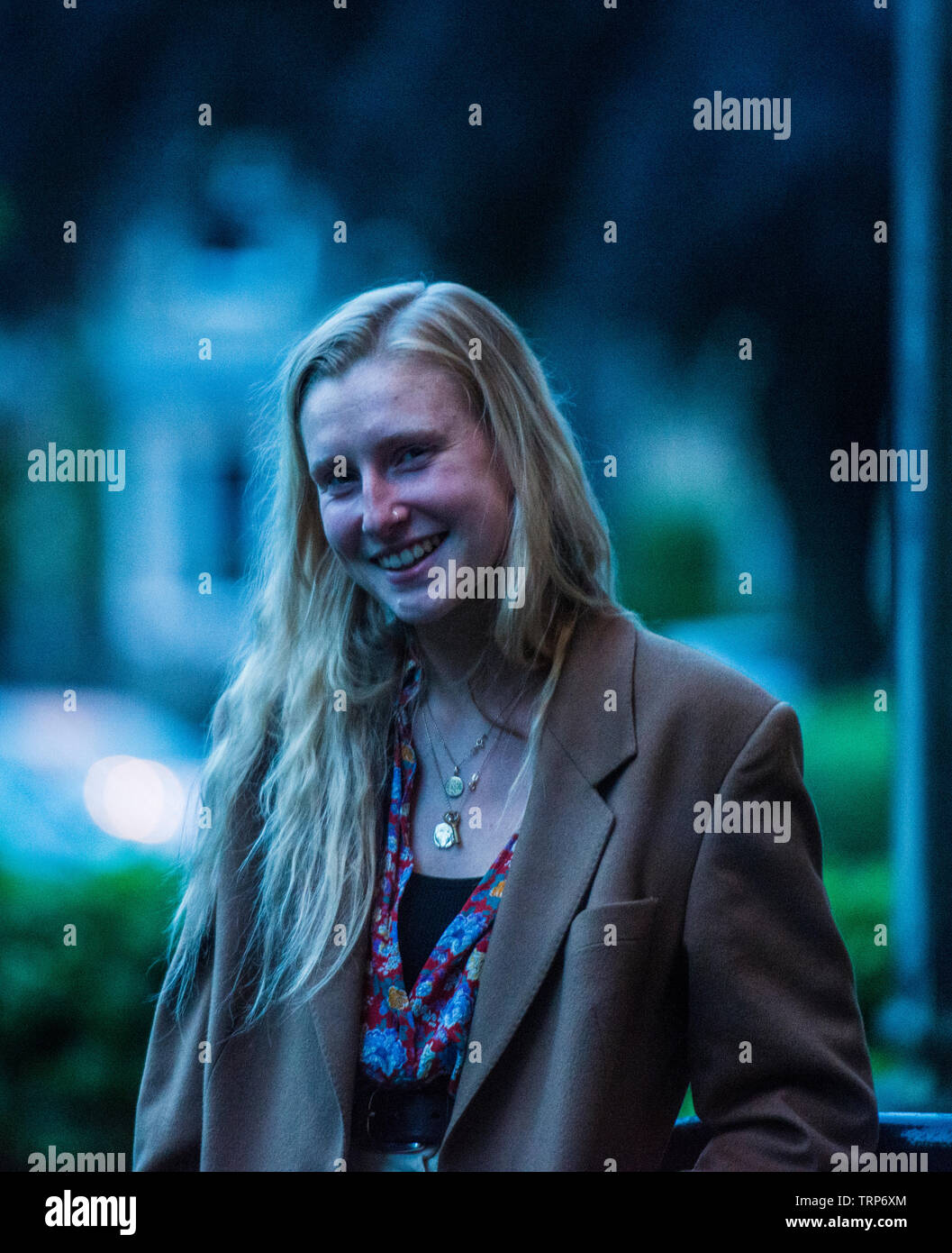 Singer with long blonde hair hi-res stock photography and images - Alamy Singer with long blonde hair hi-res stock photography and images - Alamy