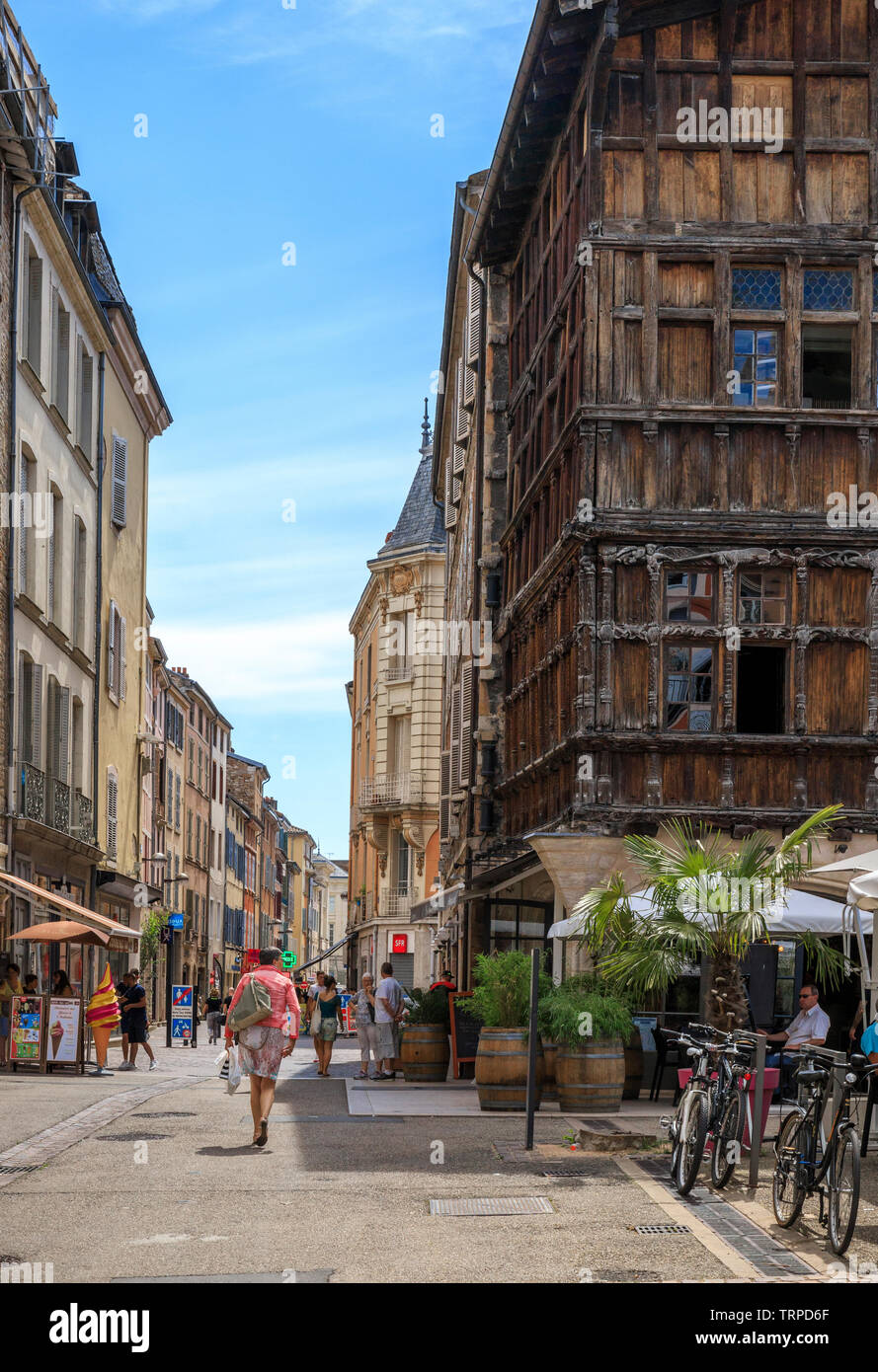 France, Saone et Loire, Macon, Place aux Herbes and the wooden house built  between 1490 and 1510, certainly the oldest house in the city // France, Sa  Stock Photo - Alamy