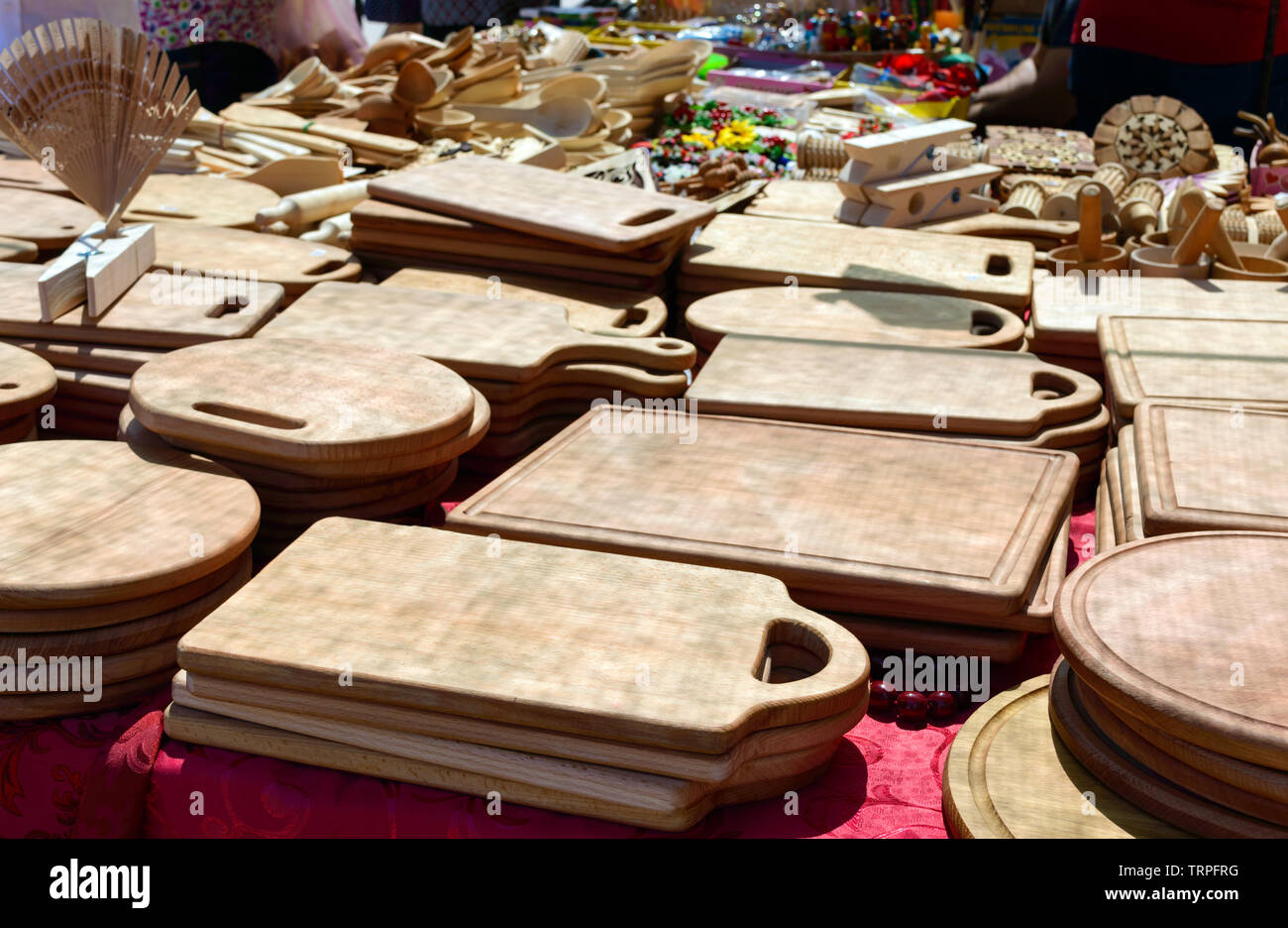 Hand made wooden dishes - cutting boards. Eco crockery. Fair - an ...