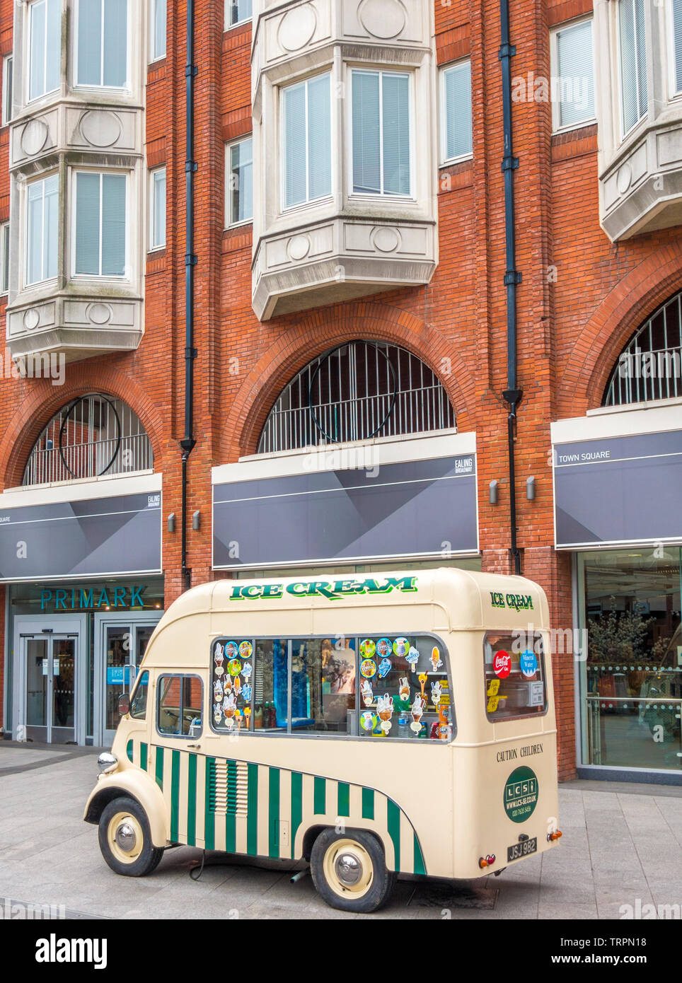 The ealing broadway shopping centre hires stock photography and images