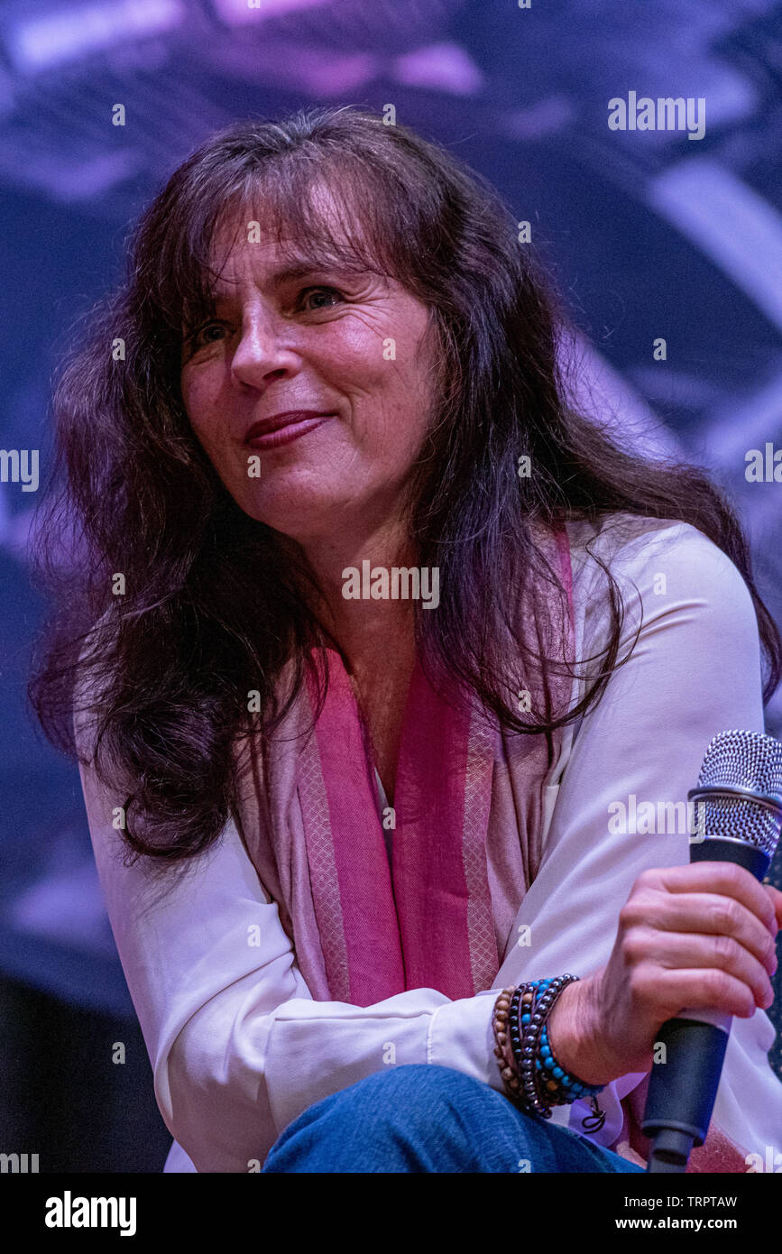 Mira Furlan 1990 mira-furlan-1990