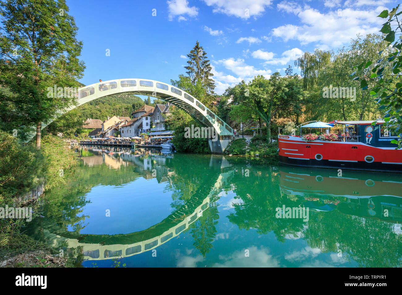 France, Savoie, Chanaz, village with the bridge over the Savieres Canal // France, Savoie (73), Chanaz, village avec le pont au-dessus du canal de Sav Stock Photo