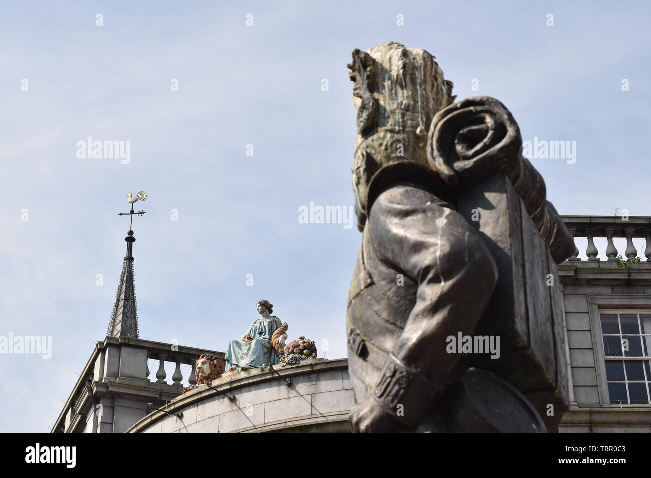Gordon Highlanders statue and sculpture of Ceres, Aberdeen, Castlegate. Stock Photo