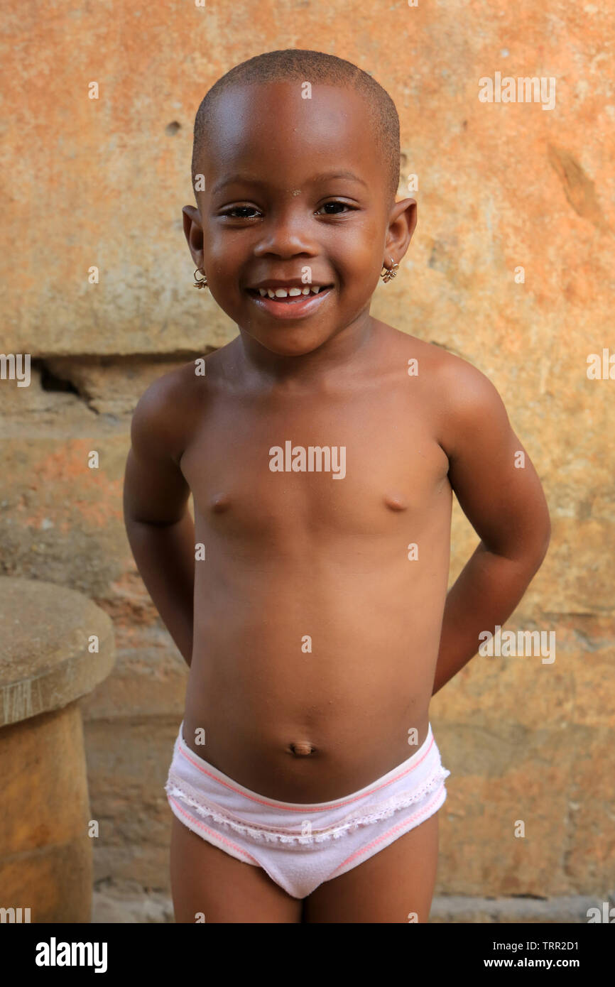 Portrait D Une Petite Fille Togolaise Lome Togo Afrique De L Ouest Stock Photo Alamy Portrait D Une Petite Fille Togolaise Lome Togo Afrique De L Ouest Stock Photo Alamy