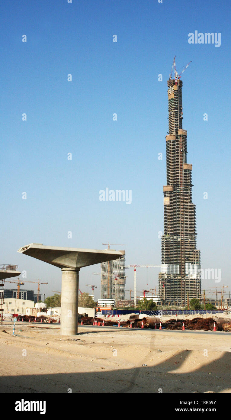 The Burj Khalifa Dubai Under Construction Stock Photo Alamy