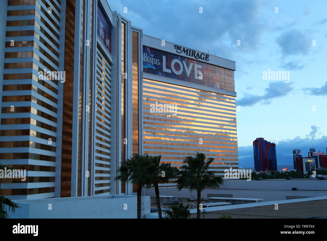 Hotel and casino The Mirage in the evening, Las Vegas, Nevada, USA Stock Photo Alamy