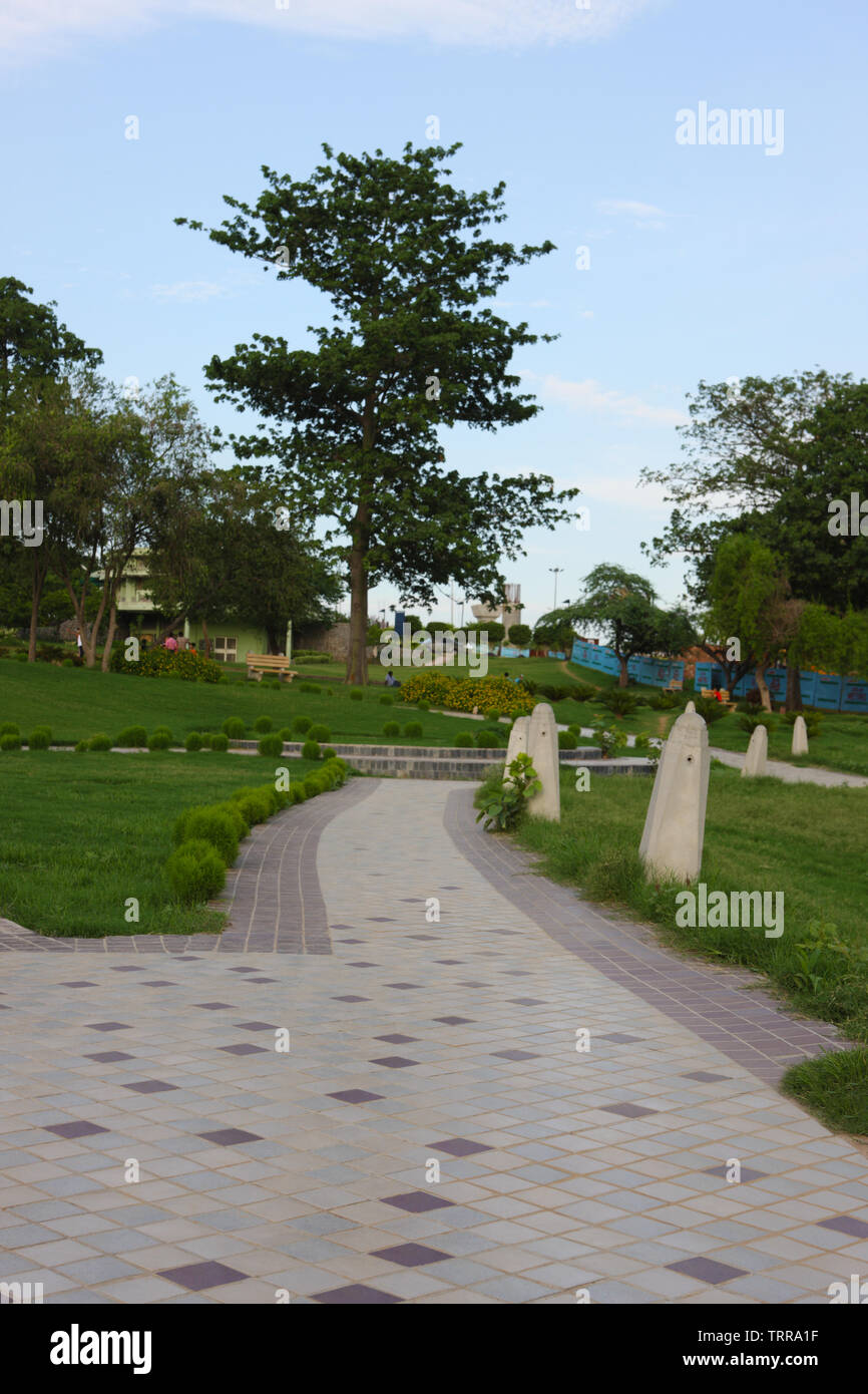 Indian park and garden scene hi-res stock photography and images - Alamy