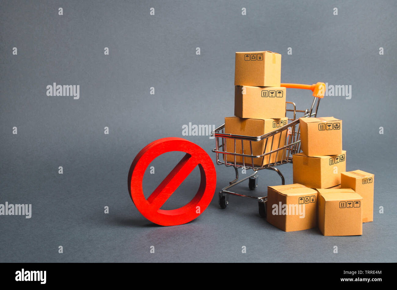 Cardboard boxes, supermarket trolley and red symbol NO. Embargo, trade wars. Restriction on the importation of goods, proprietary for business. Inabil Stock Photo