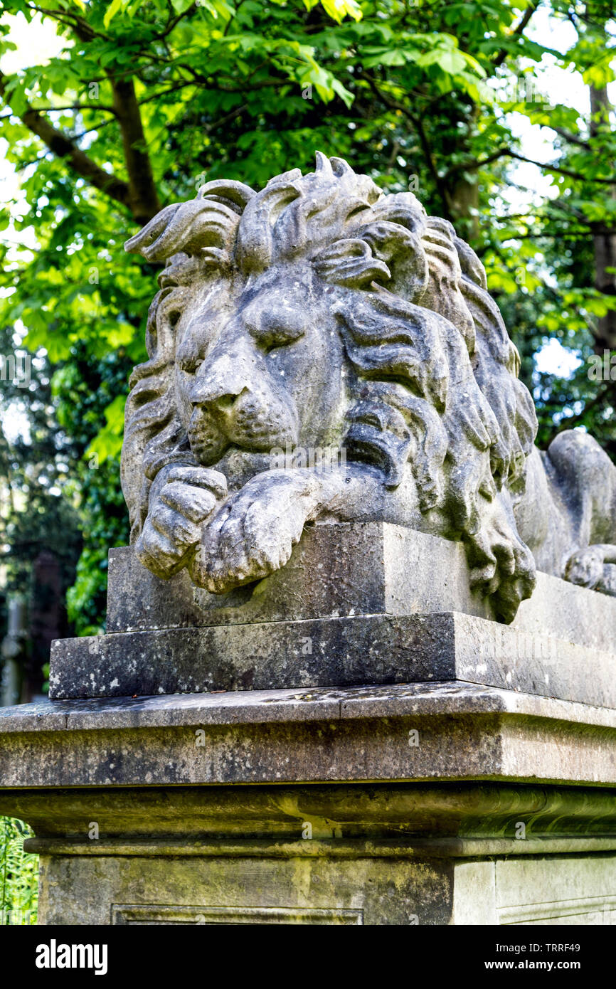 George Wombwell's tomb with a sculpture of his lion Nero on top at Highgate West Cemetery, London, UK Stock Photo