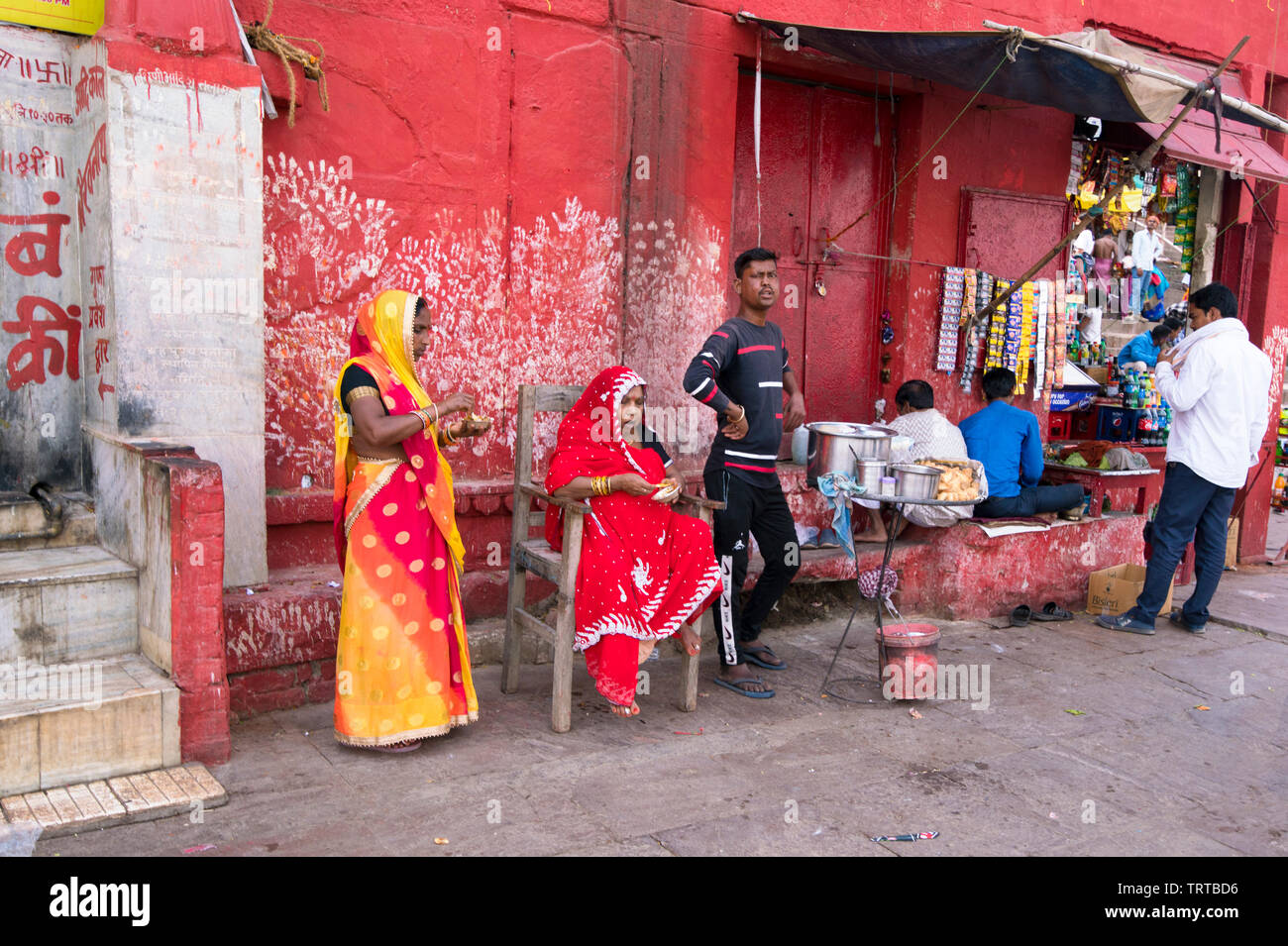 A corner shop meeting place in the ghats district, Varansi India. Stock Photo