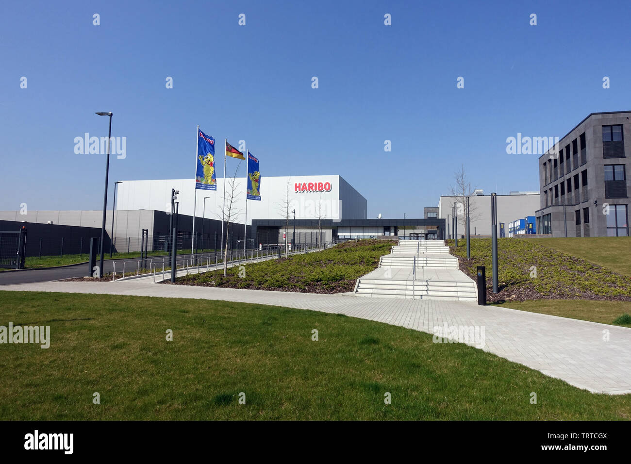 neue  Hauptverwaltung und Produktionsstätte der HARIBO GmbH & CoKG, Europas größtem Süsswarenhersteller, Grafschaft, Rheinland-Pfalz, Deutschland Stock Photo
