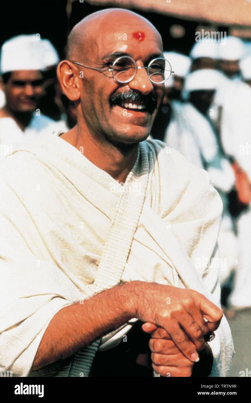 BEN KINGSLEY , GANDHI and KINGSLEY BEN 1943-BEN KINGSLEY in GANDHI (1982). Copyright: Editorial use only. No merchandising or book covers. This is a publicly distributed handout. Access rights only, no license of copyright provided. Only to be reproduced in conjunction with promotion of this film. Credit: COLUMBIA PICTURES / Album Stock Photo