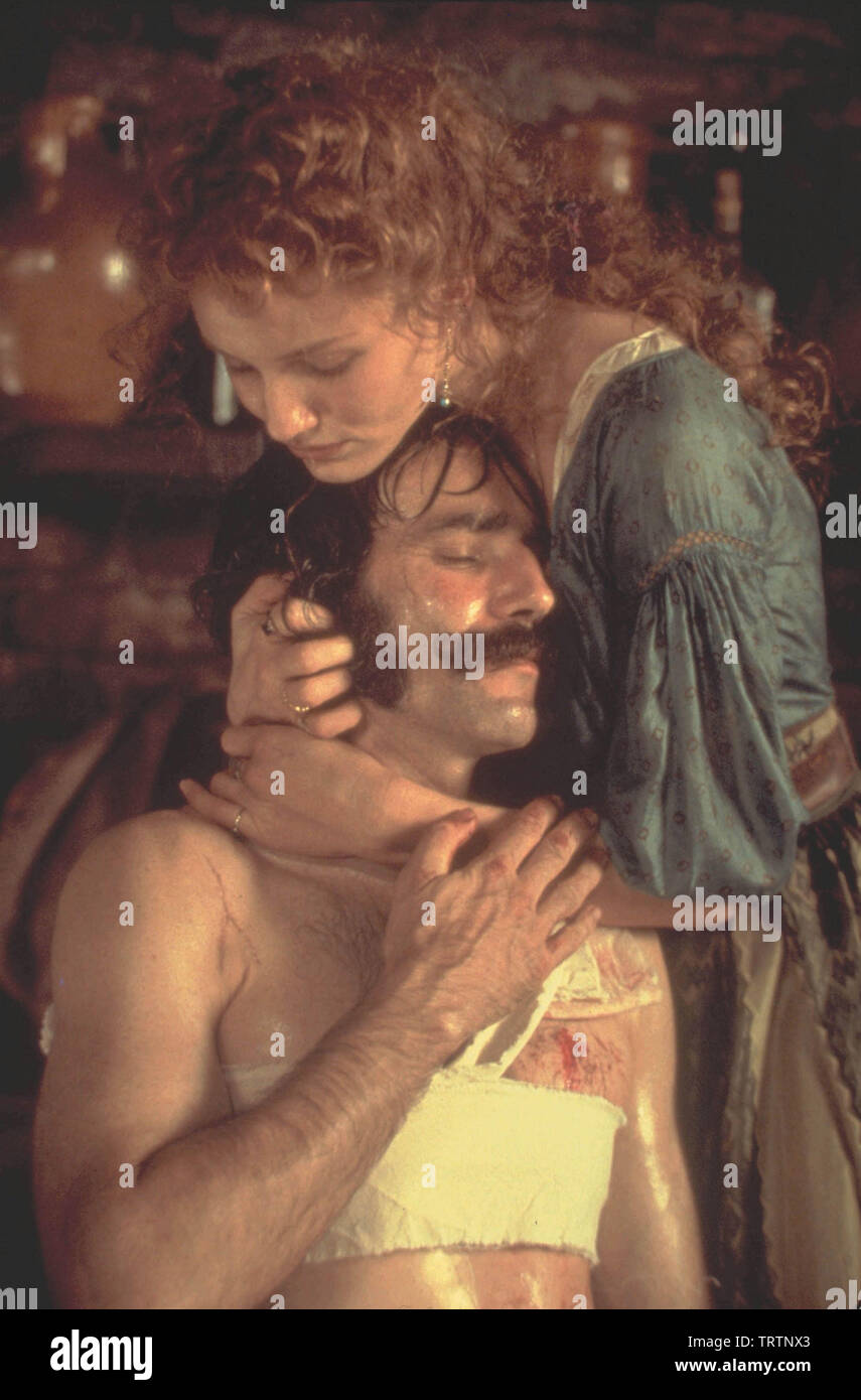 DANIEL DAY-LEWIS and CAMERON DIAZ in GANGS OF NEW YORK (2002). Copyright: Editorial use only. No merchandising or book covers. This is a publicly distributed handout. Access rights only, no license of copyright provided. Only to be reproduced in conjunction with promotion of this film. Credit: MIRAMAX / Album Stock Photo