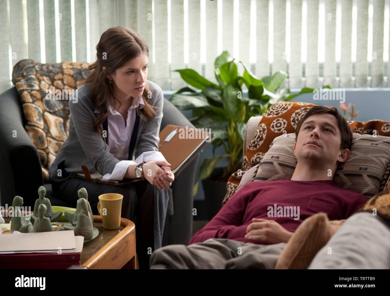 Anna Kendrick And Joseph Gordon Levitt Star In 50 50 Stock Photo Alamy