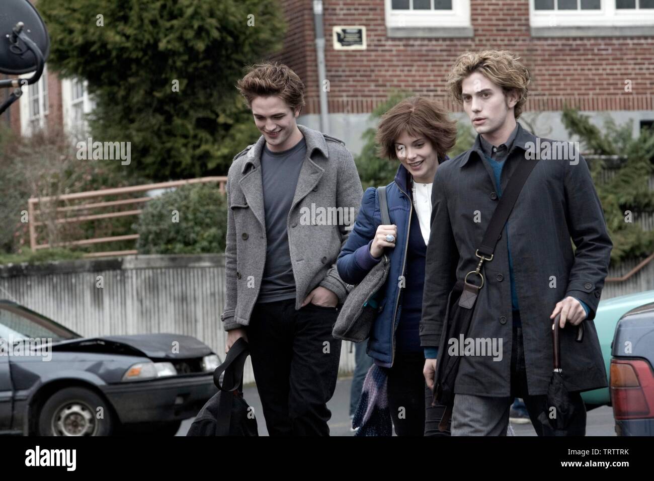 ROBERT PATTINSON , ASHLEY GREENE and JACKSON RATHBONE in TWILIGHT (2008). Copyright: Editorial use only. No merchandising or book covers. This is a publicly distributed handout. Access rights only, no license of copyright provided. Only to be reproduced in conjunction with promotion of this film. Credit: IMPRINT ENTERTAINMENT/MAVERICK FILMS/SUMMIT ENTERTAINMENT/ / Album Stock Photo