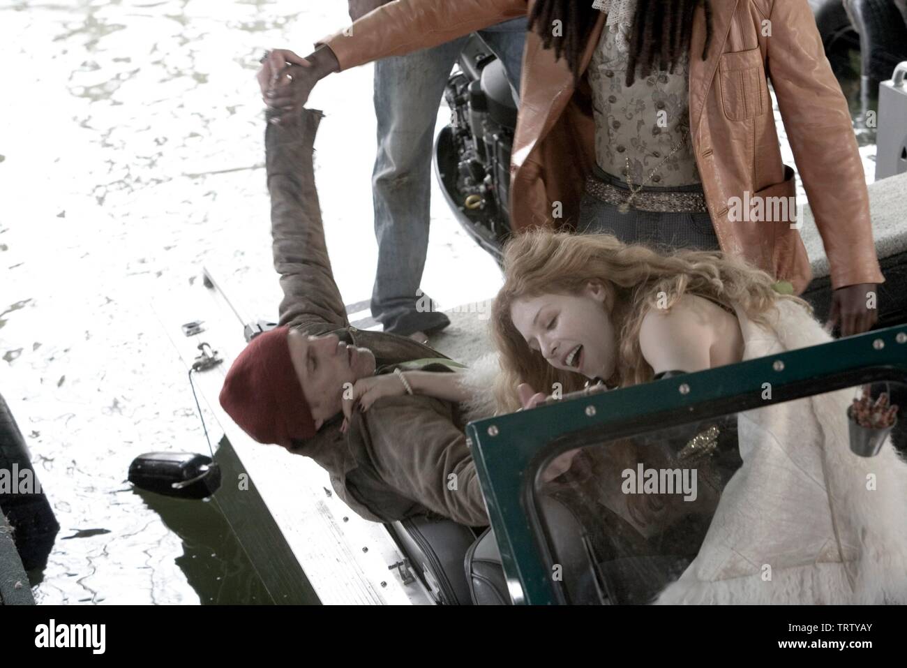 RACHELLE LEFEVRE and EDI GATHEGI in TWILIGHT (2008). Copyright: Editorial use only. No merchandising or book covers. This is a publicly distributed handout. Access rights only, no license of copyright provided. Only to be reproduced in conjunction with promotion of this film. Credit: IMPRINT ENTERTAINMENT/MAVERICK FILMS/SUMMIT ENTERTAINMENT/ / Album Stock Photo