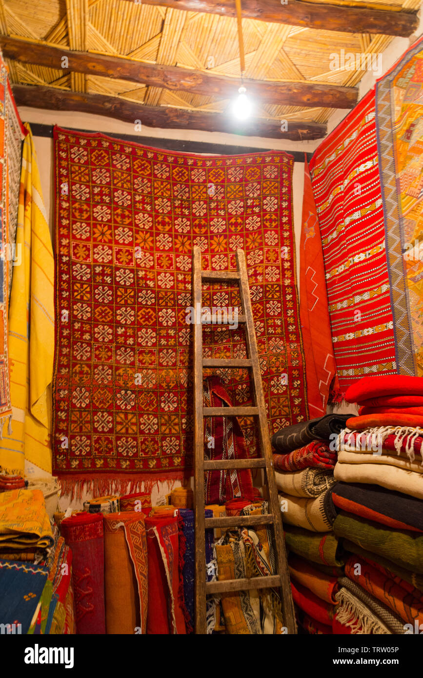 carpet shop in morocco Stock Photo Alamy
