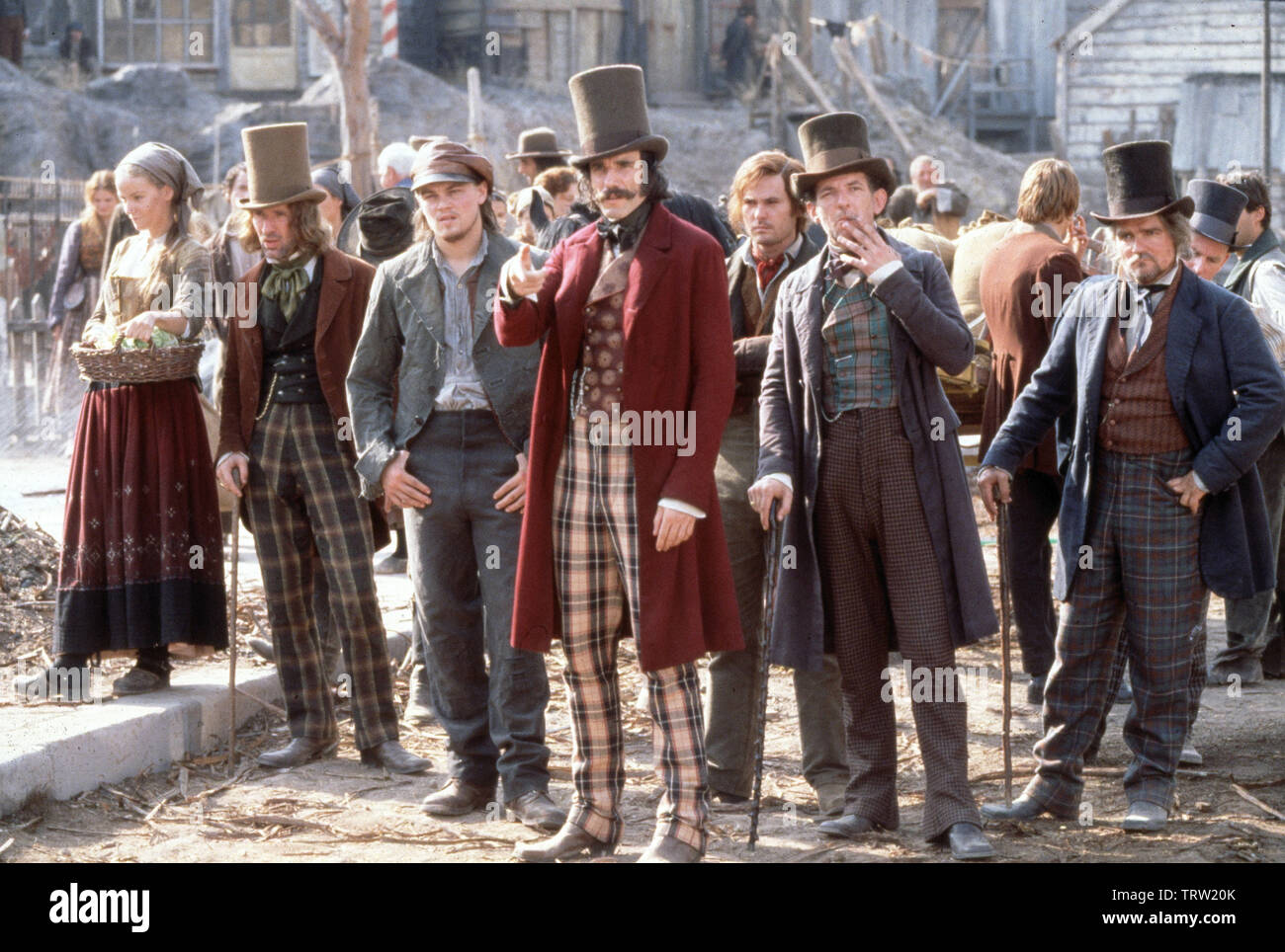 DANIEL DAY-LEWIS , LEONARDO DICAPRIO and HENRY THOMAS in GANGS OF NEW YORK (2002). Copyright: Editorial use only. No merchandising or book covers. This is a publicly distributed handout. Access rights only, no license of copyright provided. Only to be reproduced in conjunction with promotion of this film. Credit: MIRAMAX / TURSI, MARIO / Album Stock Photo