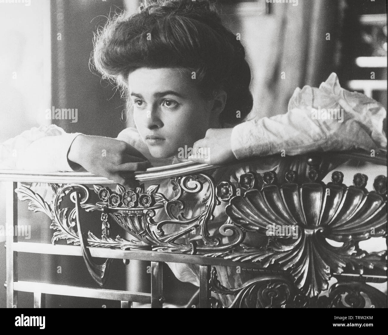 HELENA BONHAM CARTER in A ROOM WITH A VIEW (1985). Copyright: Editorial use only. No merchandising or book covers. This is a publicly distributed handout. Access rights only, no license of copyright provided. Only to be reproduced in conjunction with promotion of this film. Credit: MERCHANT IVORY/GOLDCREST / Album Stock Photo