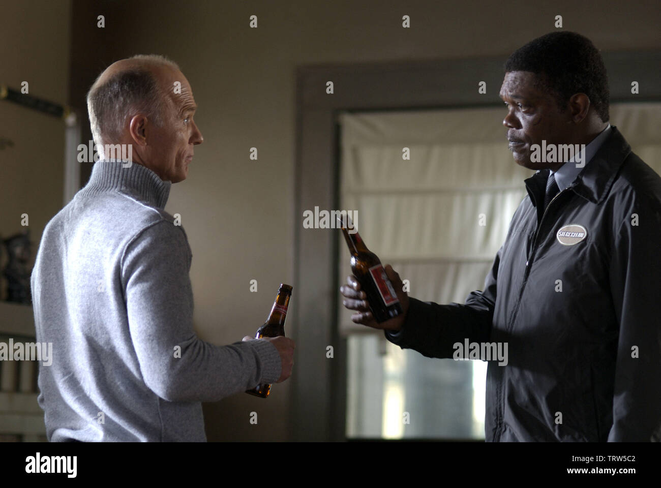 ED HARRIS and SAMUEL L. JACKSON in CLEANER (2007). Copyright: Editorial use only. No merchandising or book covers. This is a publicly distributed handout. Access rights only, no license of copyright provided. Only to be reproduced in conjunction with promotion of this film. Credit: ANONYMOUS CONTENT / Album Stock Photo